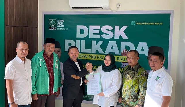 Kasmarni langsung terima SK dukungan dari DPP PKB untuk maju Pilkada Bengkalis 2024 (foto/Zulkarnain)